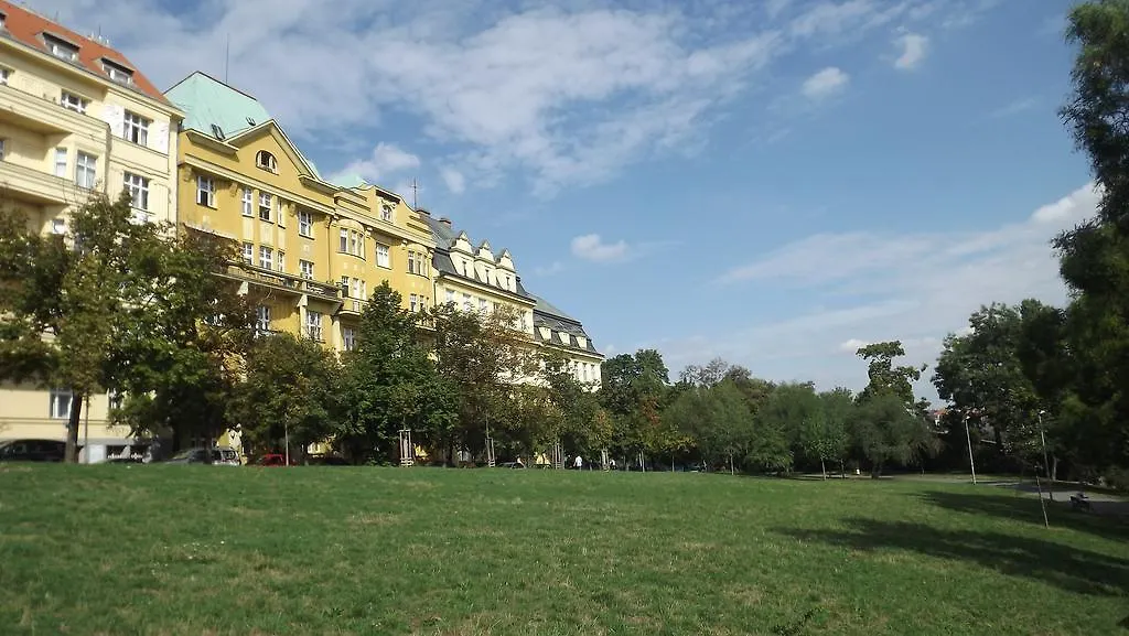 Get Prague Flat Slovenska 0*,