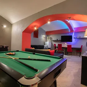 Apartment Party Underground With Pooltable, Prague